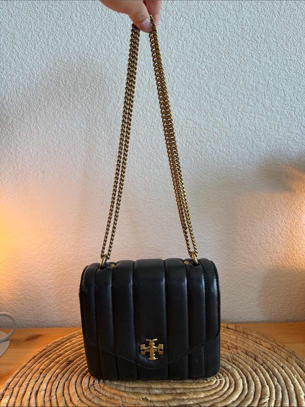 Tory Burch Black Quilted Leather Crossbody with Gold Logo - Picture 2 of 8